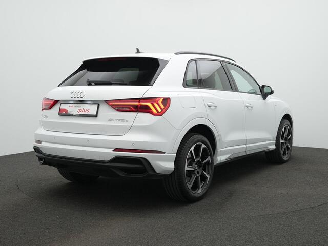 Audi Q3 45 TFSI e 245 pk S-Line | Achteruitrijcamera | Stoelverwarming | Navigatie | Keyless Entry