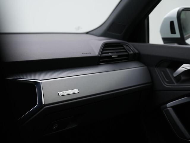 Audi Q3 45 TFSI e 245 pk S-Line | Achteruitrijcamera | Stoelverwarming | Navigatie | Keyless Entry