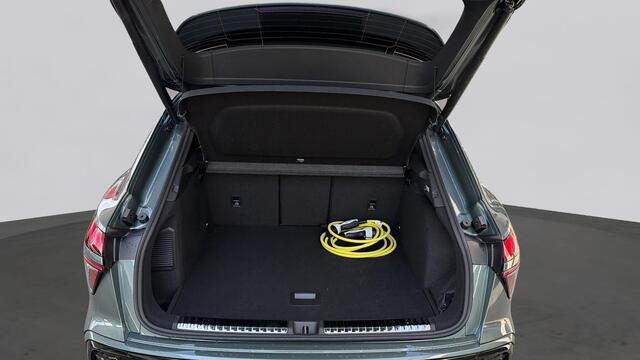 Audi Q3 1.5 200kW e-hybrid S edition / Panodak / Tech Plus