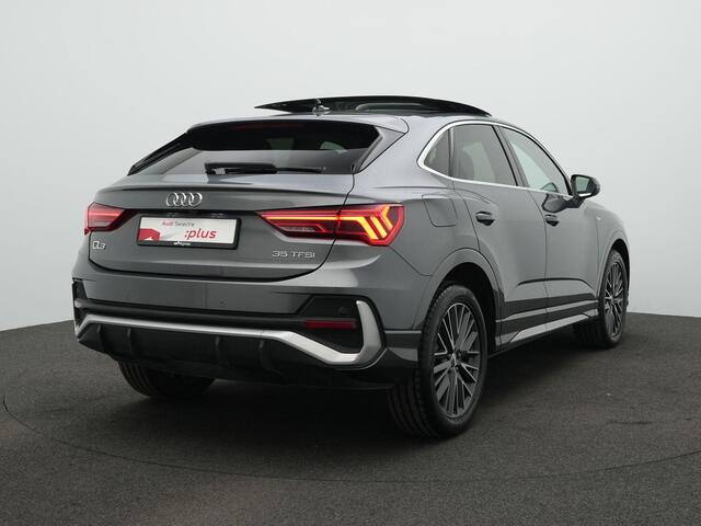 Audi Q3 Sportback 35 TFSI 150 pk S-tronic S-Line | Panoramadak | Trekhaak | Leder/alcantara | Achteruitrijcamera | Stoelverwarming | Adaptive Cruise