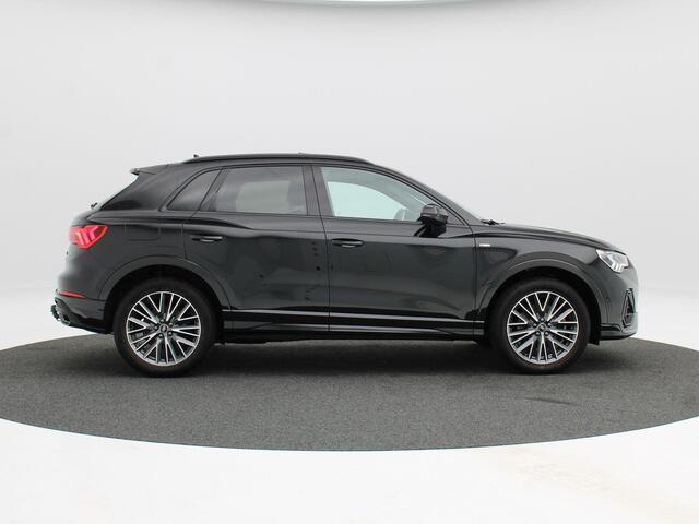 Audi Q3 45 TFSi e 245 Pk Automaat S-Line | Trekhaak | Panorama dak | Stoelverwarming | Adaptive Cruise | Stoelverwarming | Camera | CarPlay | 19 Inch Navigatie | 54.289 Km !!