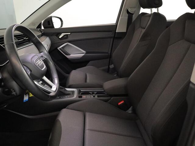 Audi Q3 45 TFSI e S edition 245 PK | Panorama dak | Parkeersensoren voor en achter | Stoelverwarming