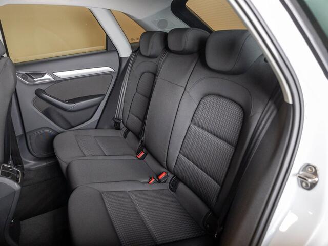 Audi Q3 2.0 TFSI quattro Design / 220pk / Trekhaak / Achteruitrij camera /
