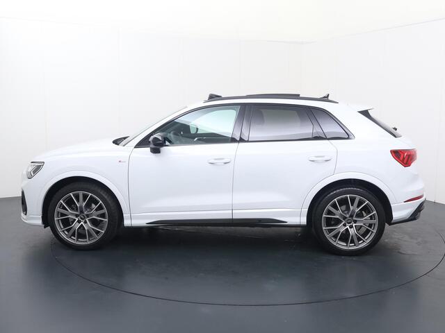 Audi Q3 35 TFSI S edition Competition | 150 PK | Automaat | Panoramadak | Matrix LED koplampen | 20" LM velgen | S line | Sonos premium sound | Dodehoek detectie |