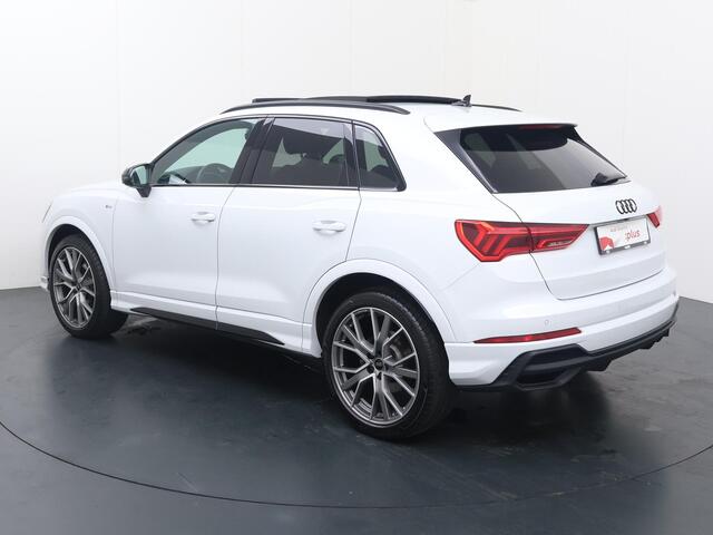 Audi Q3 35 TFSI S edition Competition | 150 PK | Automaat | Panoramadak | Matrix LED koplampen | 20" LM velgen | S line | Sonos premium sound | Dodehoek detectie |