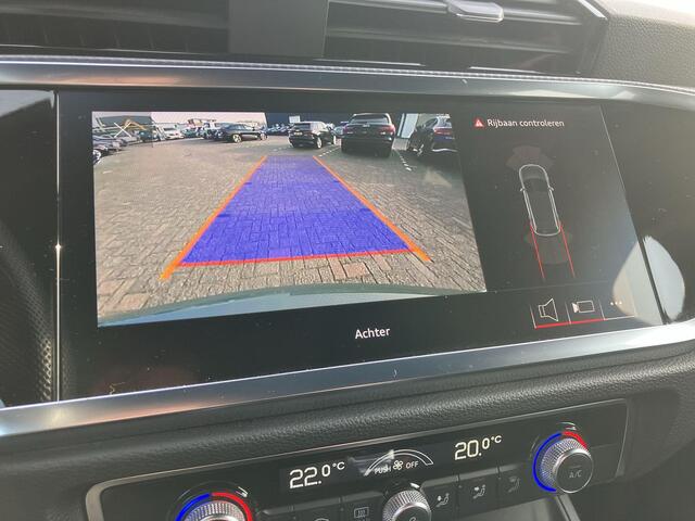 Audi Q3 45 TFSIe 180kW/245PK S Line · Panoramadak · Camera · Apple/Android Car Play · Drive select · Leder/stof