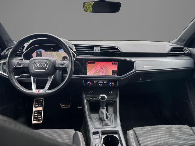 Audi Q3 45 TFSIe 245pk S edition · Camera · Apple/Android Car Play · Dodehoeksensoren · 19'' · Drive select · Navigatie · Leder/Stof