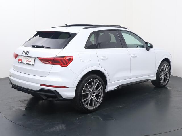 Audi Q3 35 TFSI S edition Competition | 150 PK | Automaat | Panoramadak | Matrix LED koplampen | 20" LM velgen | S-line | Sonos premium sound | Dodehoek detectie |