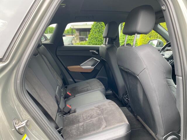 Audi Q3 35 TFSI S-Line edition LED Matrix Panoramadak Standkachel Audi Exlusive