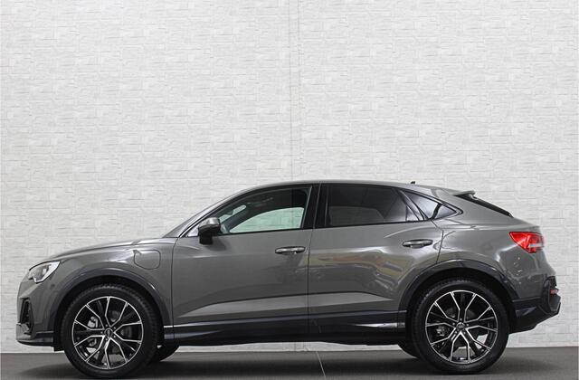 Audi Q3 Sportback 45 TFSI e 245pk S-Line | #RS-Leder | ACC | Trekhaak | Zwarte Hemelbekleding | Navi Plus | Lane Assist | Dodehoek | Lane-Assist | Stoelverwarming | Climate-Control | LED | Interieur-Voorverwarming | Bovag Garantie |