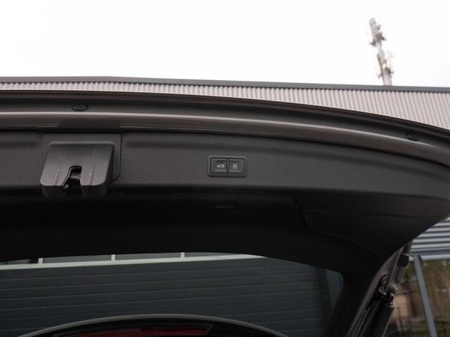 Audi Q3 35 TFSI S-Line Pano SONOS Keyless Leer Camera Sfeer BTW 20" Chronos