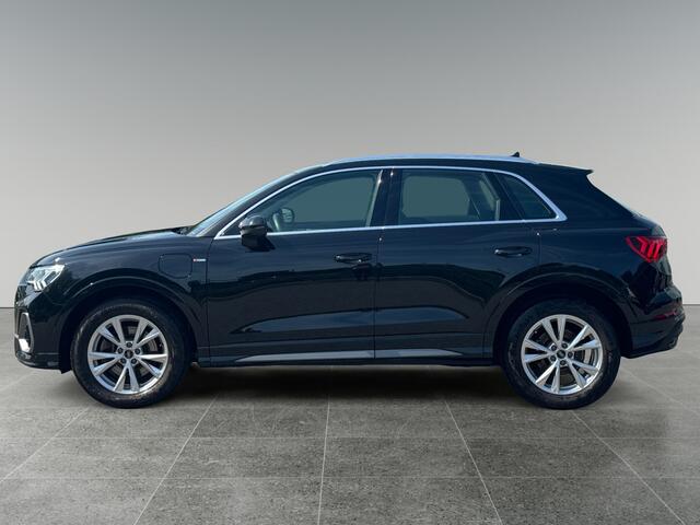 Audi Q3 45 245pk TFSI e S edition Adaptive cruise control | Stoelverwarming voorin | Parkeerhulp achter