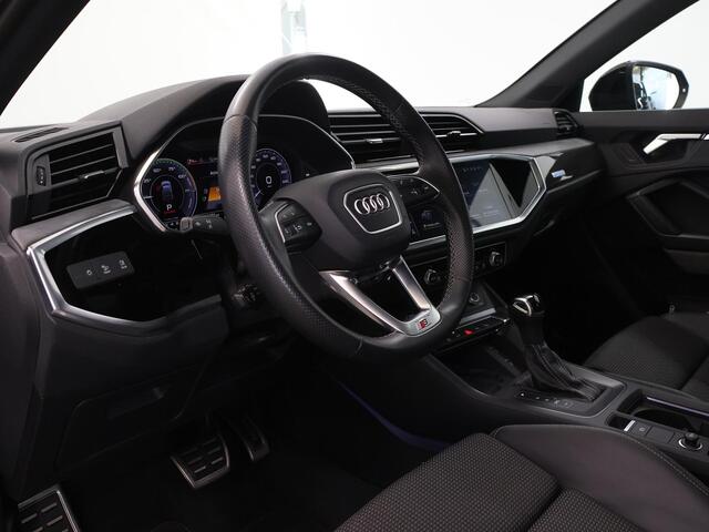 Audi Q3 Sportback 45 TFSI e S Edition | Panoramadak | Trekhaak | Sportstoelen | Stoelverwarming | Camera | DAB | Appel CarPlay/Android Auto | Draadloos Opladen telefoon | Adaptieve Cruise Control | Ele. verstelbare stoelen + Geheugen | Ele. kofferdeksel |