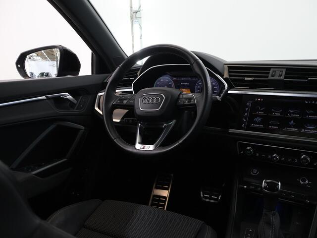 Audi Q3 Sportback 45 TFSI e S Edition | Panoramadak | Trekhaak | Sportstoelen | Stoelverwarming | Camera | DAB | Appel CarPlay/Android Auto | Draadloos Opladen telefoon | Adaptieve Cruise Control | Ele. verstelbare stoelen + Geheugen | Ele. kofferdeksel |