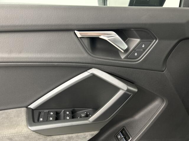 Audi Q3 45 TFSI e 245 PK S-Line Black Style Adapt.Cruise/Dodehoek/Carplay/LED+