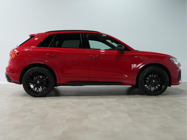 Audi Q3 35 TFSI Edition One | Trekhaak | Matrix-LED | 20"Lm | Navigatie | Stoelverw. 78