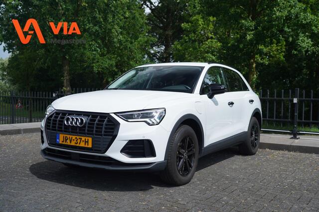 Audi Q3 Black & White S-Edition | 45e TFSI PHEV | Trekhaak | Stoelverw. | Cruise | LED | Climate | Virtual