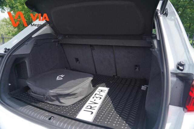 Audi Q3 Black & White S-Edition | 45e TFSI PHEV | Trekhaak | Stoelverw. | Cruise | LED | Climate | Virtual