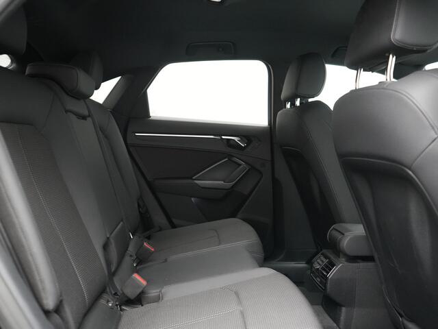 Audi Q3 Sportback 45 TFSI e 2x S Line PHEV 245pk Dealer O.H. | Trekhaak Af Fabriek | Blis | Sportstoelen Verwarmd | Apple Carplay | Sfeerverlichting | Navigatie | DAB | 19"L.M | Virtual | Plug In Hybrid |