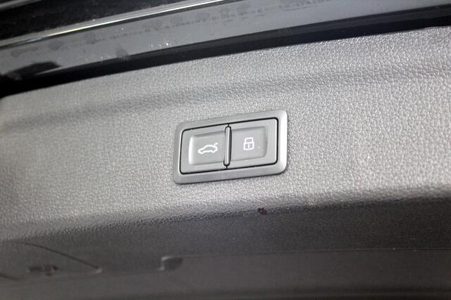 Audi Q3 40 TFSI quattro Business Edition 191PK, RIJKLAAR | LEER/ALCANTARA | VIRTUAL COCKPIT | 19" LM-VELGEN