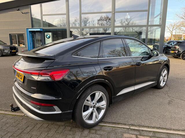 Audi Q4 Sportback e-tron 45 quattro S LINE 77 kWh VAN: 40.900,- VOOR: 37.770,- UW EINDEJAARSVOORDEEL: 3.130,- EURO | HALF LEDER | ELECTR ACHTERKLEP | SONOS AUDIO | CAMERA | ELECTR ACHTERKLEP | RIJKLAARPRIJS!