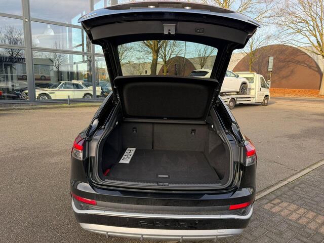 Audi Q4 Sportback e-tron 45 quattro S LINE 77 kWh VAN: 40.900,- VOOR: 37.770,- UW EINDEJAARSVOORDEEL: 3.130,- EURO | HALF LEDER | ELECTR ACHTERKLEP | SONOS AUDIO | CAMERA | ELECTR ACHTERKLEP | RIJKLAARPRIJS!