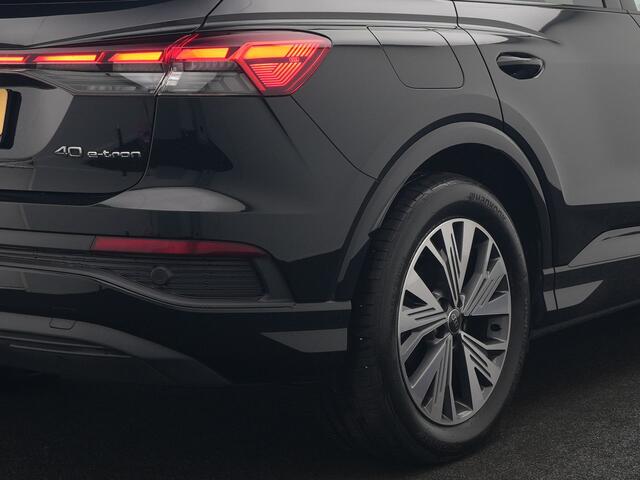 Audi Q4 Sportback e-tron 40 S edition 204pk | Panodak | Adaptive Cruise | Lederen Sportstoelen Verwarmd | Head Up | Matrix LED | Camera | Keyless | Sfeerverlichting | Apple Carplay |