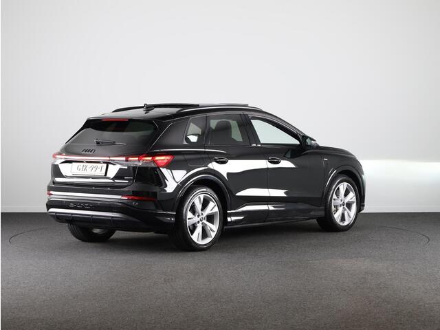 Audi Q4 e-tron 45 quattro S Edition 82 kWh 286pk | Panoramadak | 20 inch Lichtmetalen velgen | Assistentiepakket plus