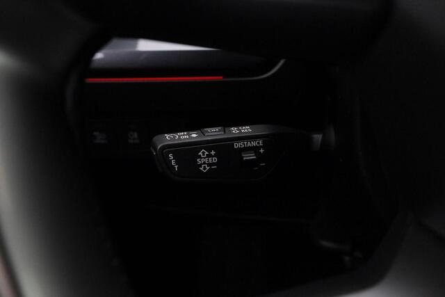 Audi Q4 e-tron 40 S edition 77 kWh 204 pk | S-Line | Matrix LED | Achteruitrijcamera | Navigatie | Stoelverwarming | Adaptive Cruise | Sportonderstel