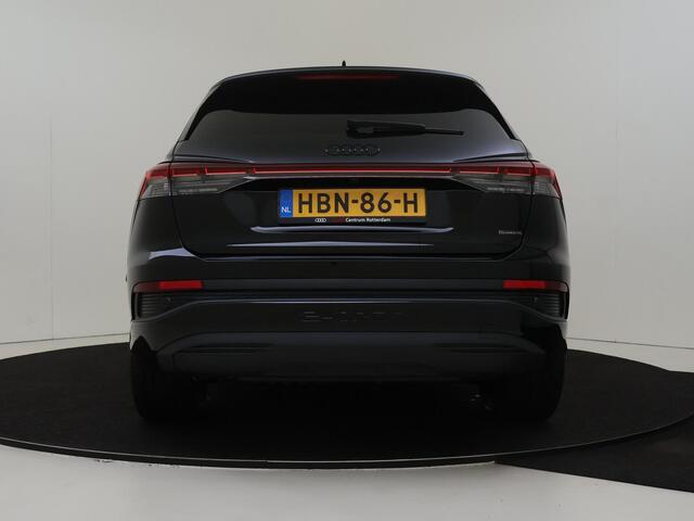 Audi Q4 e-tron 45 quattro S Edition 82 kWh | Achteruitrijcamera | LED Matrix | Stoelverwarming | Navigatie | Adaptieve cruise control | CarPlay | Elektrische achterklep |