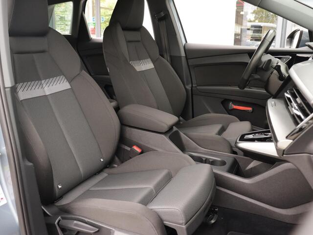 Audi Q4 e-tron 40 Launch edition Advanced 77 kWh | Matrix LED | Achteruitrijcamera | Elektrische klep | Warmtepomp | Adaptive cruise control | Navigatie | Stoelverwarming |