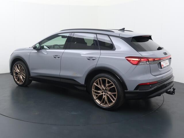 Audi Q4 e-tron 45 quattro S Edition 82 kWh | 286 PK | SoH 100% | Trekhaak | Matrix LED koplampen | Warmtepomp | 21" LM velgen | S line |
