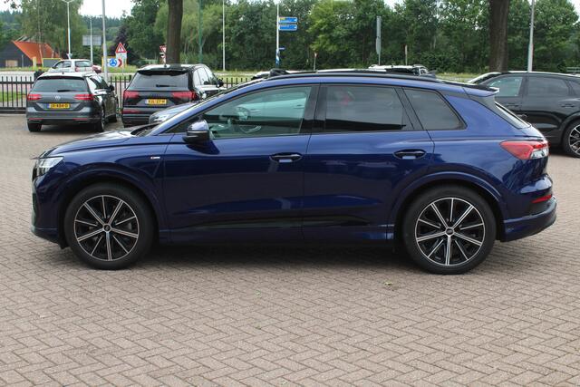 Audi Q4 e-tron 45 S Edition 82 kWh / Panoramadak / Camera / 20'' / Sfeerverlichting / Half leder / Navigatie / DAB / Stoelverwarming / ACC