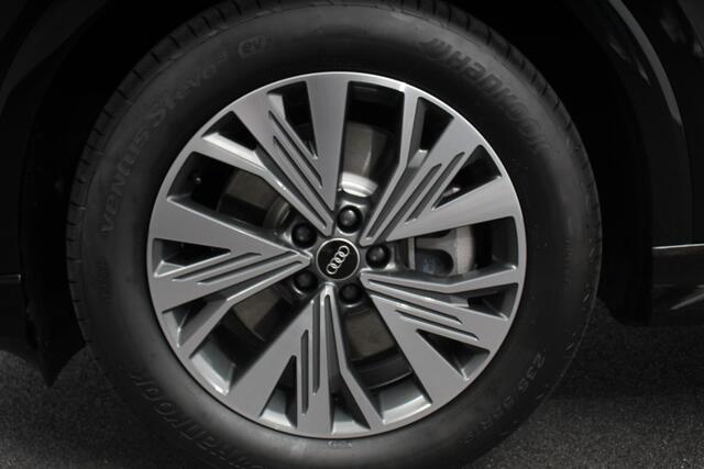Audi Q4 e-tron 40 Advanced Edition Navigatie Climate Control DAB Led Electrisch bedienbare achterklep 19" Lichtmetalen velgen