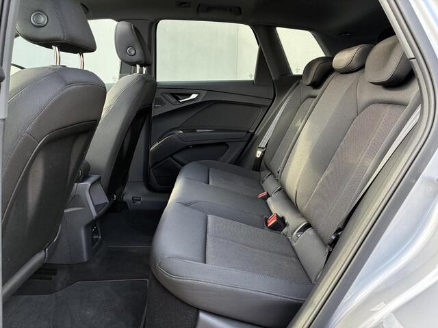Audi Q4 e-tron 45 quattro Edition 82 kWh / Fabrieksgarantie t/m 09-2028/100.000km / SOH 100% / Navigatie / Schuif-/Kantel dak / Apple Carplay/Android Auto / Stoelverwarming / Elektrische Achterklep / SONOS Audio / Adaptieve Cruise Control /