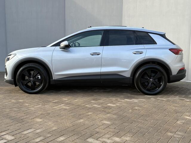 Audi Q4 e-tron 45 quattro Edition 82 kWh / Fabrieksgarantie t/m 09-2028/100.000km / SOH 100% / Navigatie / Schuif-/Kantel dak / Apple Carplay/Android Auto / Stoelverwarming / Elektrische Achterklep / SONOS Audio / Adaptieve Cruise Control /