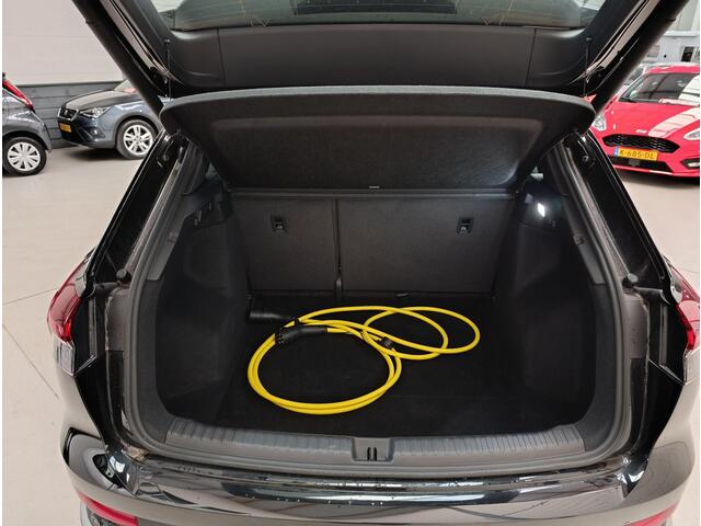 Audi Q4 e-tron 55 quattro S Edition 82 kWh Airconditioning (automatisch) | Audiosysteem | Adaptive cruise controle | Navigatiesysteem | Parkeersensoren