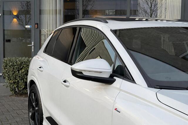Audi Q4 e-tron 35 2 x S Line/ Panodak/ Trekhaak/ Sfeerverlichting