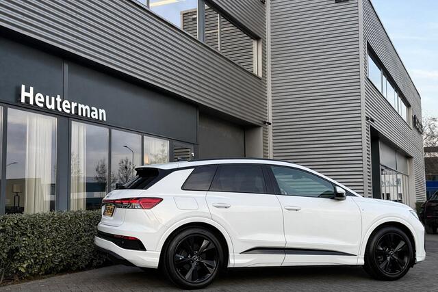 Audi Q4 e-tron 35 2 x S Line/ Panodak/ Trekhaak/ Sfeerverlichting