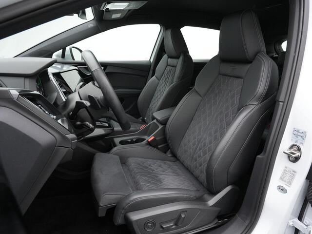 Audi Q4 e-tron 40 S edition 77 kWh 204 pk / S-Line | Warmtepomp | Trekhaak | Matrix LED | Leder/alcantara | Elektr. verstelbare stoel