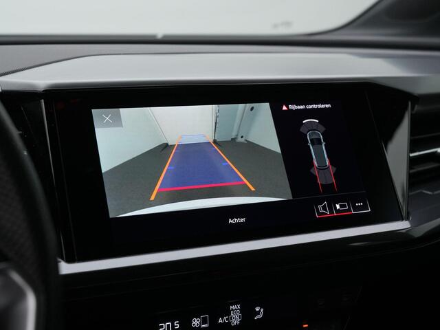 Audi Q4 e-tron 40 S edition 77 kWh 204 pk / S-Line | Warmtepomp | Trekhaak | Matrix LED | Leder/alcantara | Elektr. verstelbare stoel