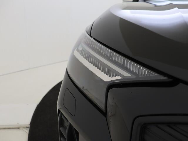 Audi Q4 e-tron 45 quattro Advanced edition 82 kWh | Achteruitrijcamera | LED matrix verlichting | Stoelverwarming | Navigatie Plus | Adaptieve cruise control | CarPlay | Elektrische achterklep |