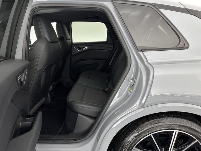 Audi Q4 e-tron 40 S edition 77 kWh [ 3-Fase ] (INCL-BTW) *HEATPUMP | LEATHER-FABRIC | MATRIX-LED | ADAPTIVE-CRUISE | HEATED-SPORTSEATS | AMBIENTLIGHT | DIGI-COCKPIT | CAMERA | KEYLESS | DAB+ | NAVI-FULLMAP | TOWBAR | 20"ALU*