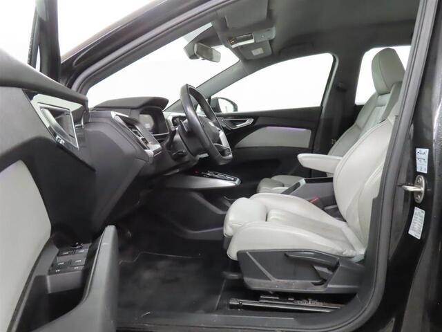 Audi Q4 e-tron 40 Advanced 77 kWh | SoH 97% | Trekhaak | Leder Sport | Stoelverwarming |