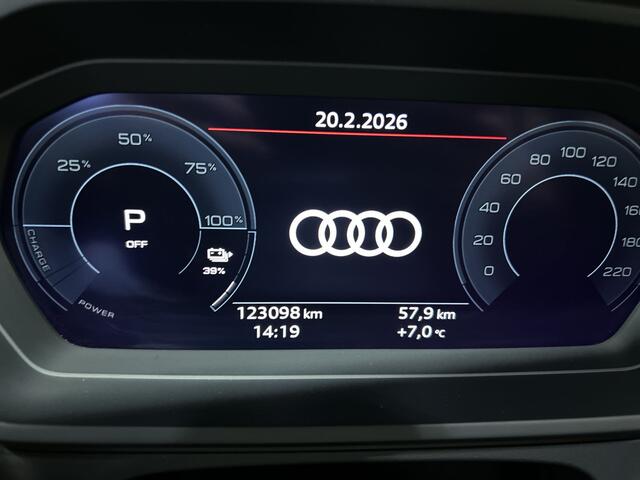 Audi Q4 e-tron 40 Launch edition 77 kWh | parkeer sensoren | schuifbaar dak |