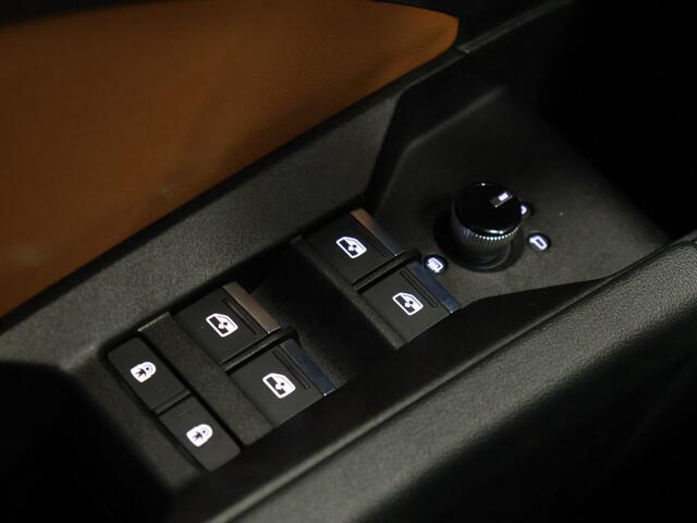 Audi Q4 e-tron 40 Advanced edition 77 kWh [APPLE CARPLAY, ANDROID, ADAPTIVE CRUISE, CAMERA, STOELVERWARMING, PDC V+A, VOL LEDER, CLIMATE, NIEUWSTAAT]