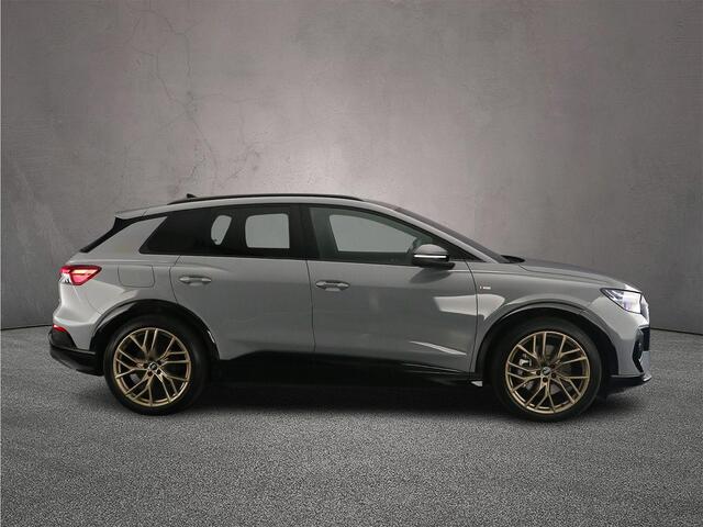 Audi Q4 e-tron 45 quattro S Edition 82 kWh | Trekhaak | Audi Sound | ACC | Matrix | Optiekzwart plus | Parkeerhulp | 21" |