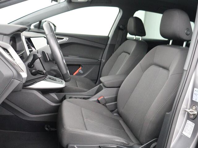 Audi Q4 e-tron 35 Launch edition 55 kWh | Warmtepomp | Stoelverwarming | Carplay | Full LED | 19'' | Navigatie | Parkeerhulp | DAB | Climate control | Cruise control | Bluetooth