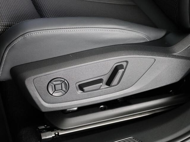 Audi Q4 e-tron 45 quattro S Edition Competition 82 kWh Ambient Light | Achteruitrijcamera | Apple Carplay | Zwart optiek pakket | Adaptive cruise control |