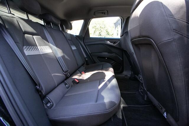 Audi Q4 e-tron 40 Advanced edition 77 kWh | Sportstoelen | 19" LMV | Adapt Cruise | Camera |